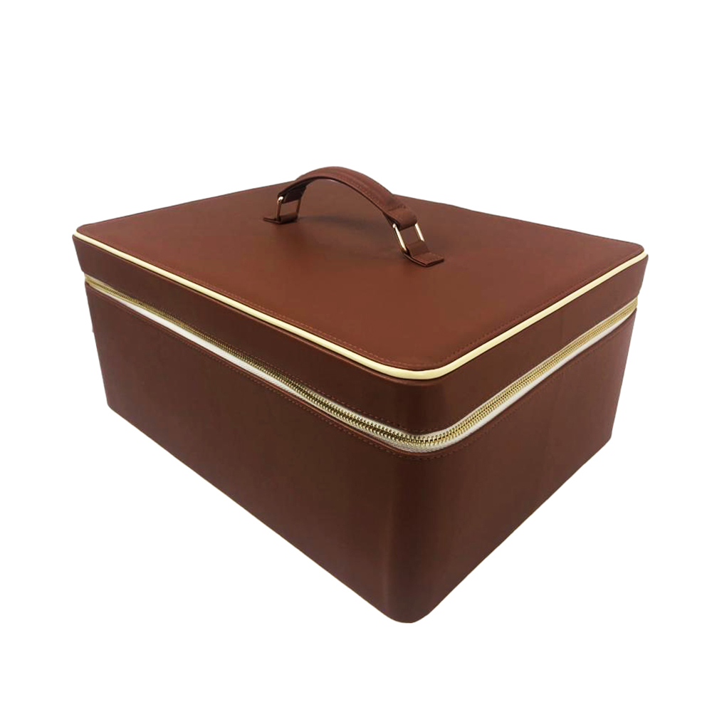 Tan Leather Carrier Box With With Silver Insulated Fabric Inside L 40.2cm X W 30.2cm X H 19cm